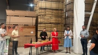 Renovated and Expanded WOODLINE Showroom in Kaunas Renovated and Expanded WOODLINE Showroom in Kaunas